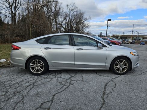 Used 2018 Ford Fusion SE image 9