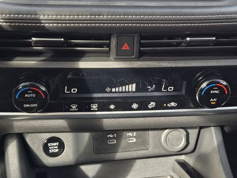 Used 2025 Nissan Rogue SV FWD image 19