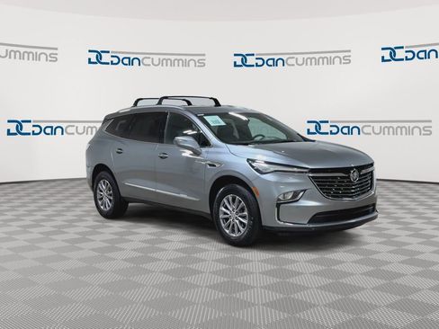 Used 2023 Buick Enclave Essence image 3