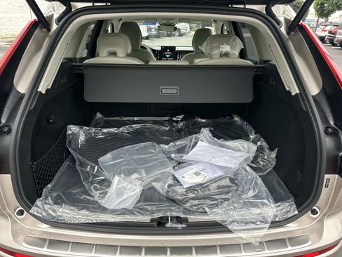 New 2026 Volvo XC60 T8 Ultra w/ Protection Package Premier AWD/4WD image 11