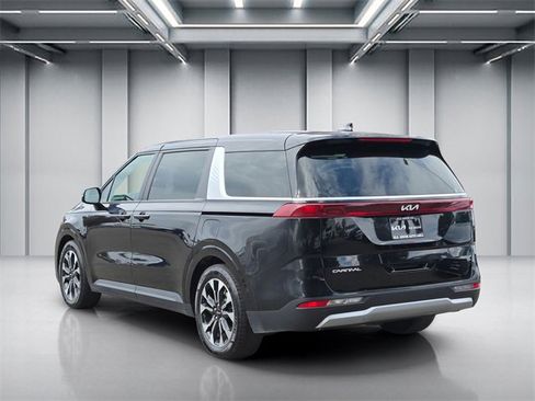 Certified 2024 Kia Carnival EX image 6