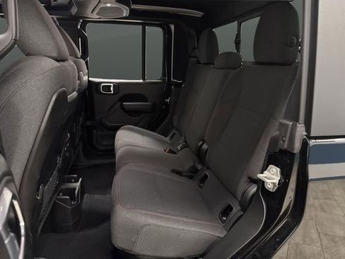 Used 2024 Jeep Gladiator Rubicon w/ Technology Group image 30