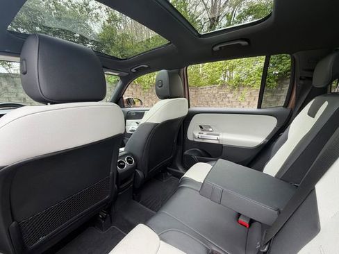 Used 2022 Mercedes-Benz GLB 250 4MATIC image 31