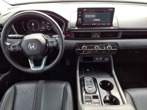 Used 2025 Honda Pilot EX-L image 12