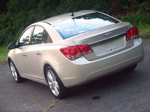 Used 2011 Chevrolet Cruze LTZ FWD image 24