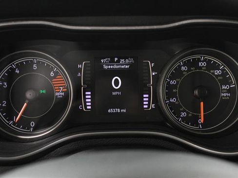 Used 2021 Jeep Cherokee Latitude Plus image 11