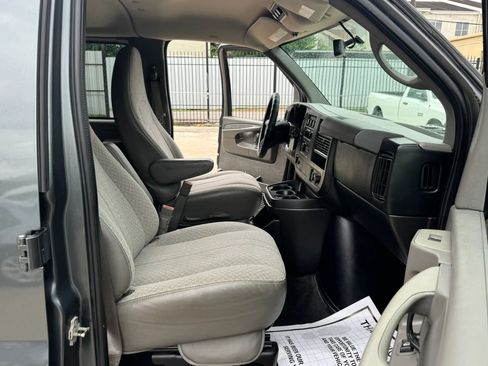 Used 2015 Chevrolet Express 2500 LS image 33