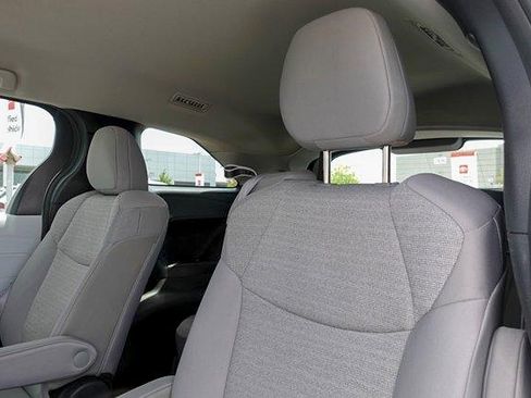 Certified 2025 Toyota Sienna LE FWD image 44