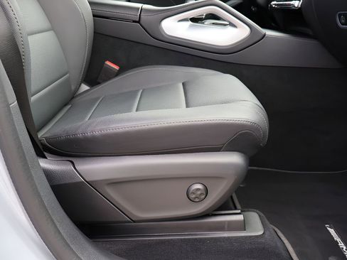 Used 2025 Mercedes-Benz GLS 450 4MATIC image 12