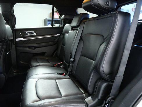 Used 2018 Ford Explorer Limited w/ Equipment Group 301A AWD/4WD image 9