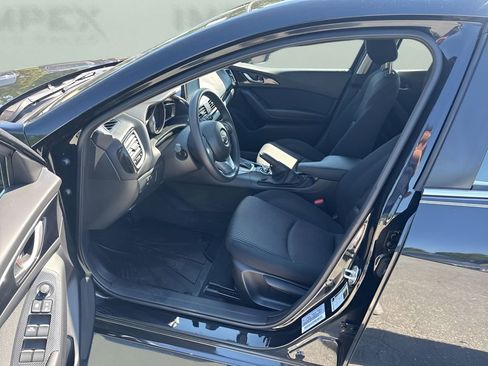 Used 2016 MAZDA MAZDA3 i Sport w/ Preferred Equipment Package FWD image 9