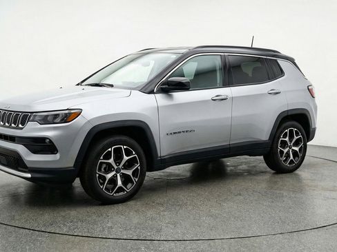 Used 2025 Jeep Compass Limited AWD/4WD image 3