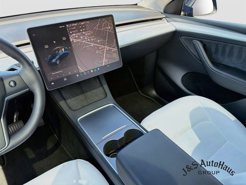 Used 2023 Tesla Model Y Long Range AWD/4WD image 30