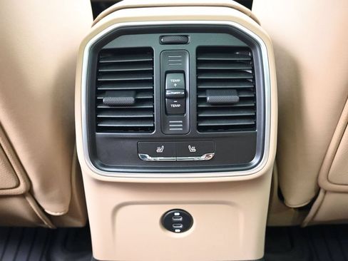 Certified 2026 Porsche Macan AWD/4WD image 8