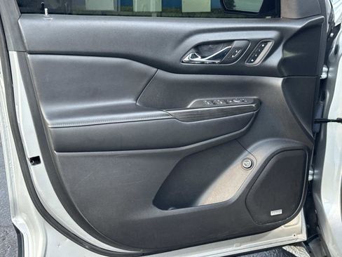 Used 2018 GMC Acadia SLT w/ LPO, Cargo Package image 19