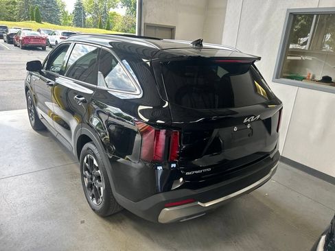 Used 2024 Kia Sorento S w/ Panoramic Sunroof Package FWD image 7