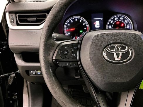 Used 2021 Toyota RAV4 LE AWD/4WD image 11