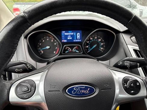 Used 2014 Ford Focus SE w/ Equipment Group 201A FWD image 19