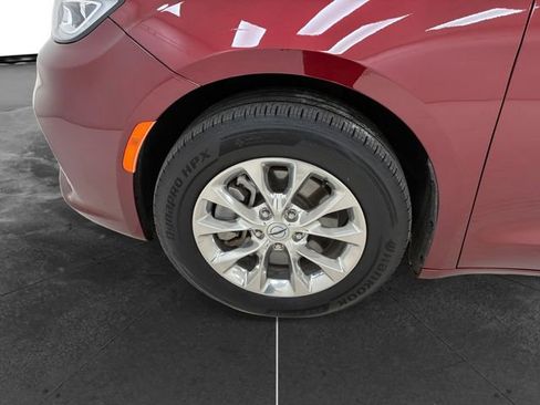 Used 2022 Chrysler Pacifica Touring-L AWD/4WD image 9