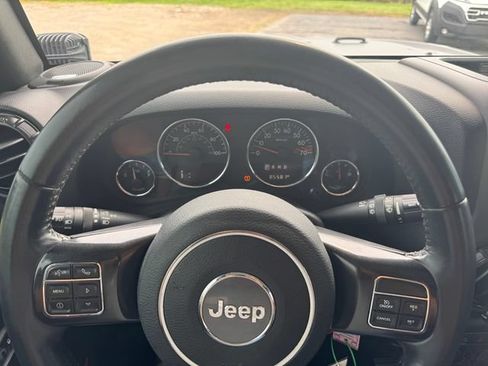 Used 2018 Jeep Wrangler Unlimited Rubicon AWD/4WD image 22