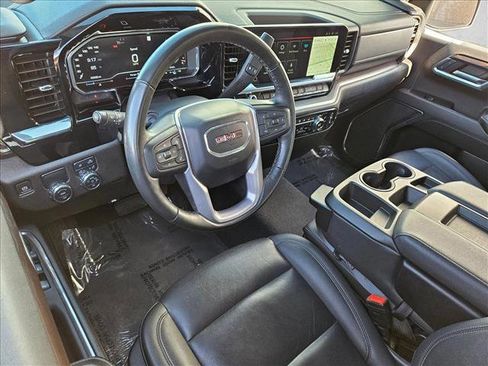 Used 2025 GMC Sierra 1500 SLT image 9