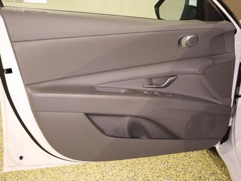 Used 2024 Hyundai Elantra SE FWD image 28