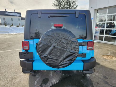 Used 2017 Jeep Wrangler Unlimited Sahara w/ Connectivity Group image 13