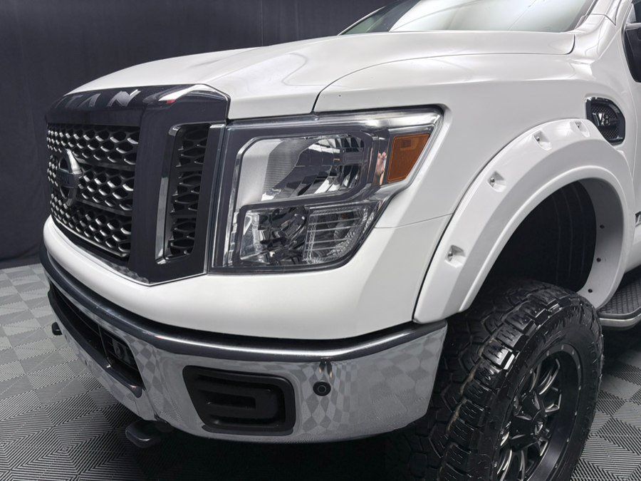 Used 2018 Nissan Titan XD 4x4 Crew Cab SV w/ SV Convenience Package image 10