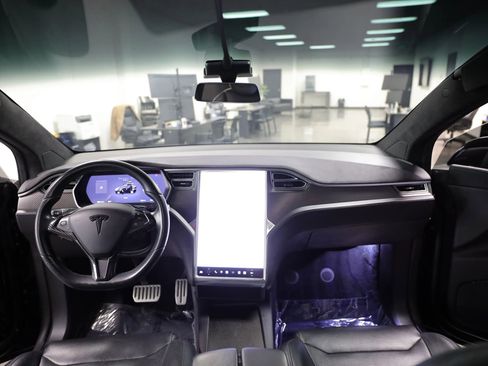 Used 2016 Tesla Model X 75D image 16