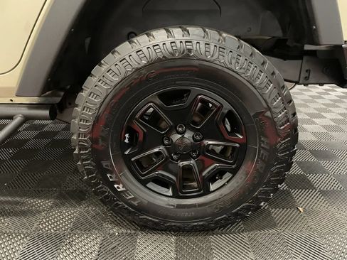 Used 2011 Jeep Wrangler Unlimited Rubicon w/ Connectivity Group AWD/4WD image 20