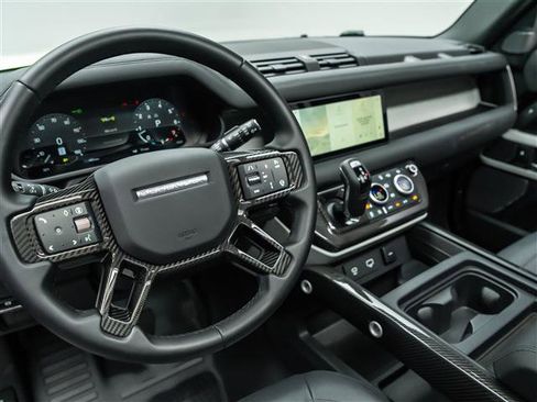 New 2024 Land Rover Defender 110 S image 17