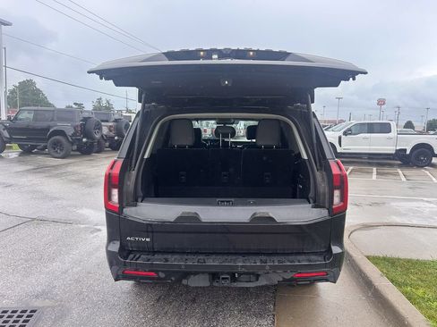 Used 2025 Ford Expedition Active AWD/4WD image 20