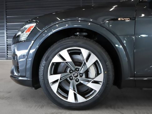 Used 2021 Audi e-tron Premium w/ Convenience Plus Package image 4