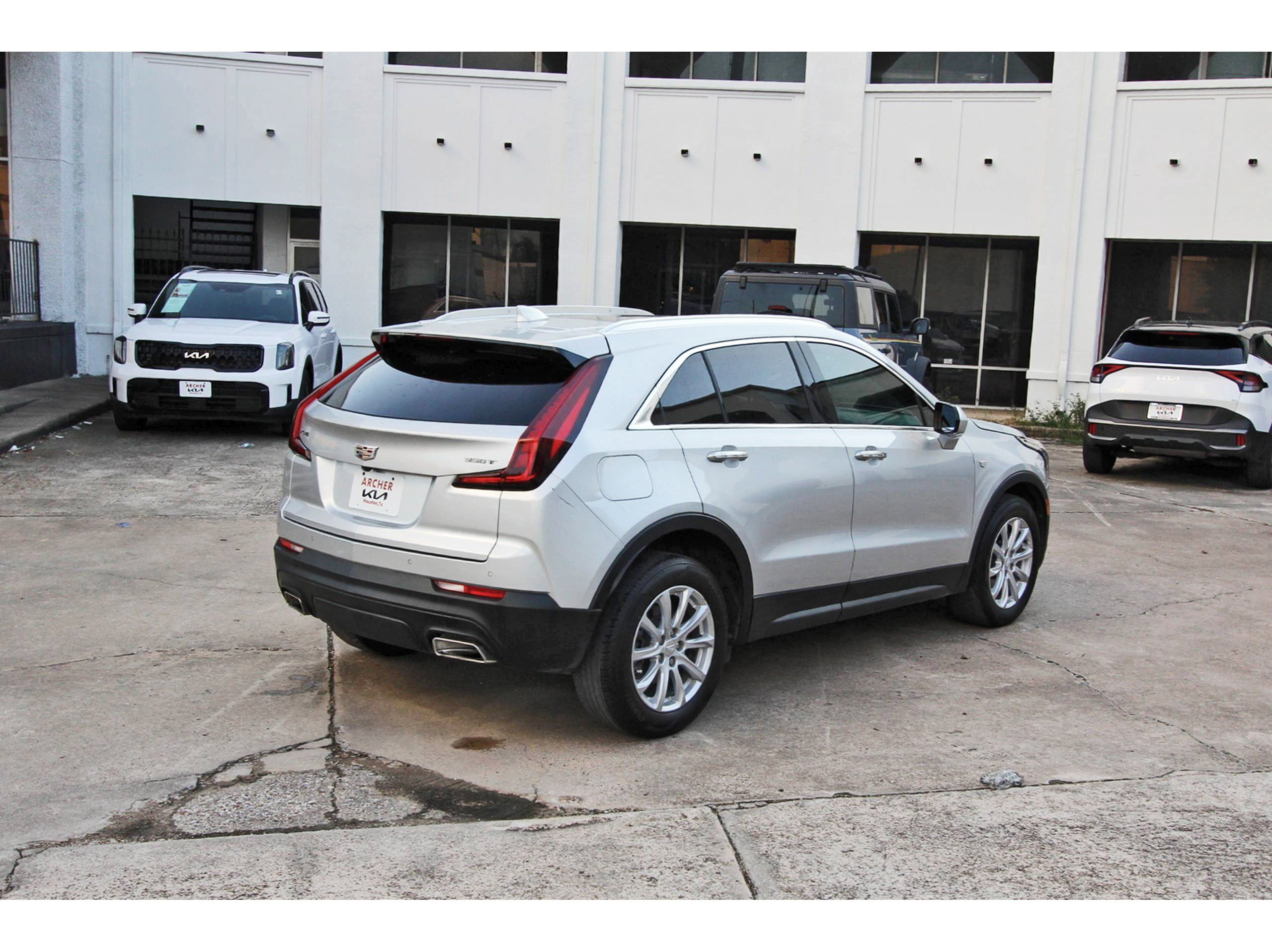 Used 2022 Cadillac XT4 Luxury w/ Cold Weather Package FWD image 7