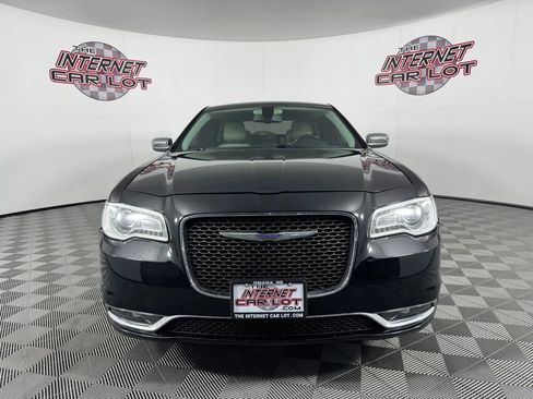 Used 2018 Chrysler 300 Limited AWD/4WD image 2