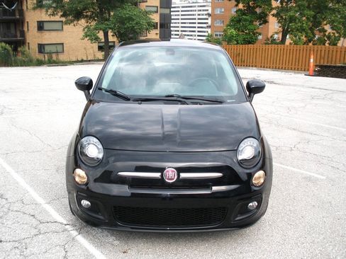 Used 2017 FIAT 500 Pop w/ Sport Appearance Package FWD image 6