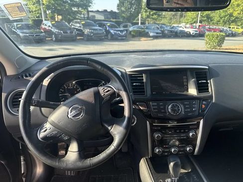 Used 2020 Nissan Pathfinder SL AWD/4WD image 4