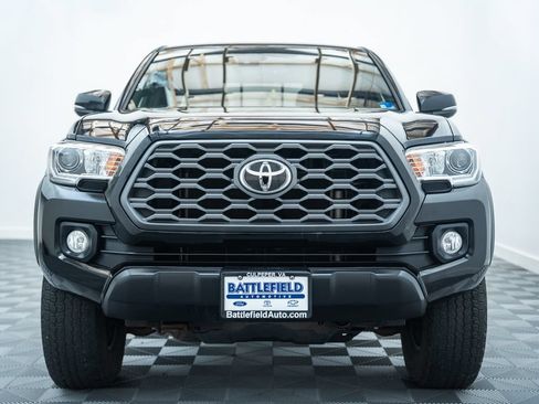 Used 2020 Toyota Tacoma TRD Off-Road w/ Technology Package AWD/4WD image 2