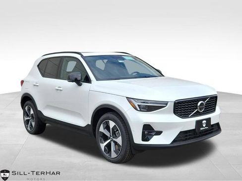 Certified 2026 Volvo XC40 B5 Plus w/ Climate Package AWD/4WD image 1