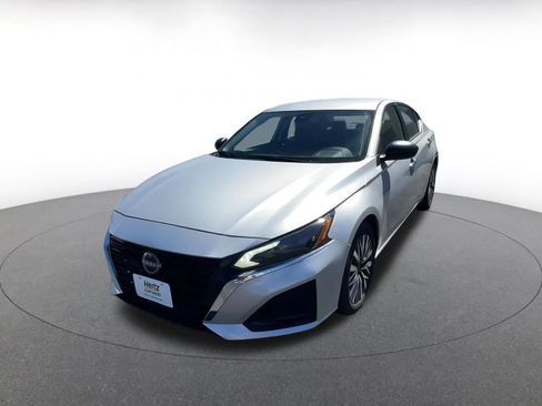 Used 2024 Nissan Altima 2.5 SV image 7