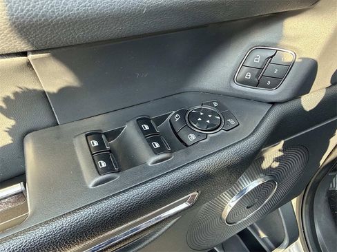 Used 2024 Ford Expedition XLT image 11