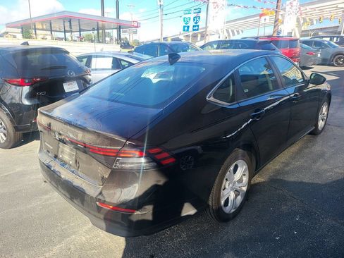 Used 2025 Honda Accord LX image 8