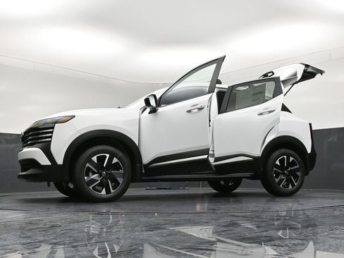 New 2026 Nissan Kicks SV w/ Cold Weather Package AWD/4WD image 28
