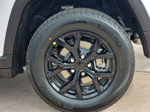 New 2026 Jeep Grand Cherokee Laredo image 38