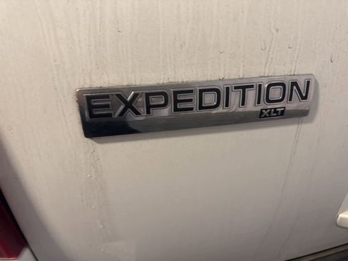 Used 2011 Ford Expedition XLT image 12
