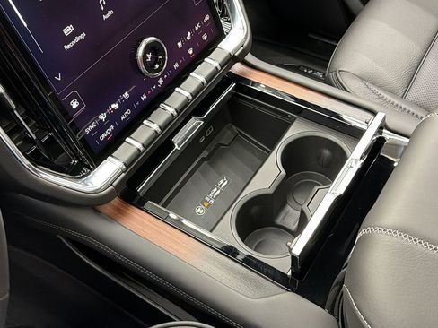 Used 2026 GMC Yukon Denali w/ Sun & Power Step Package image 22