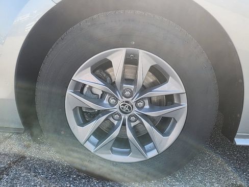 Used 2022 Toyota Sienna LE AWD/4WD image 21