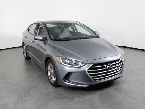 Used 2017 Hyundai Elantra SE image 13