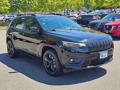 Used 2021 Jeep Cherokee Latitude Plus AWD/4WD image 3