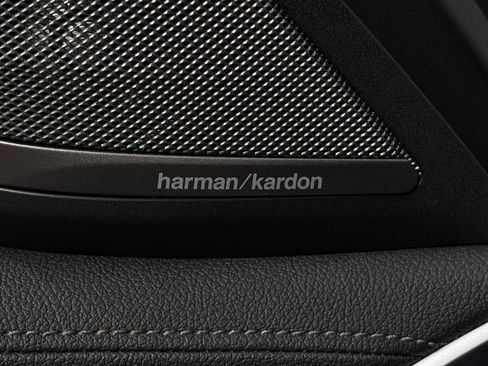 Used 2021 BMW M550i xDrive w/ Premium Package image 5